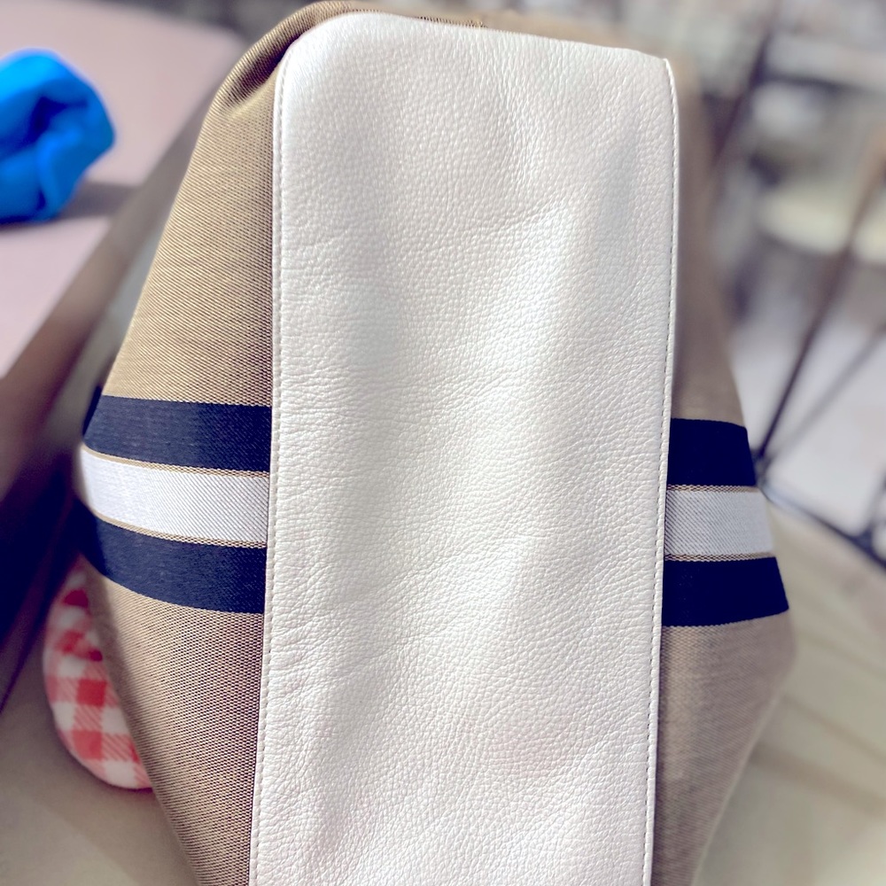 COACH - Picture 4 of 8